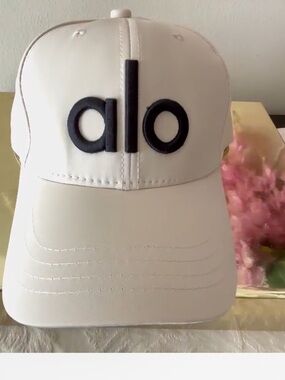 New unbranded brand  unisex hat Yoga Black and White Logo Care Tag